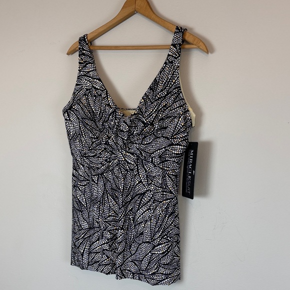 MiracleSuit AYLA top black white gold women’s size 16